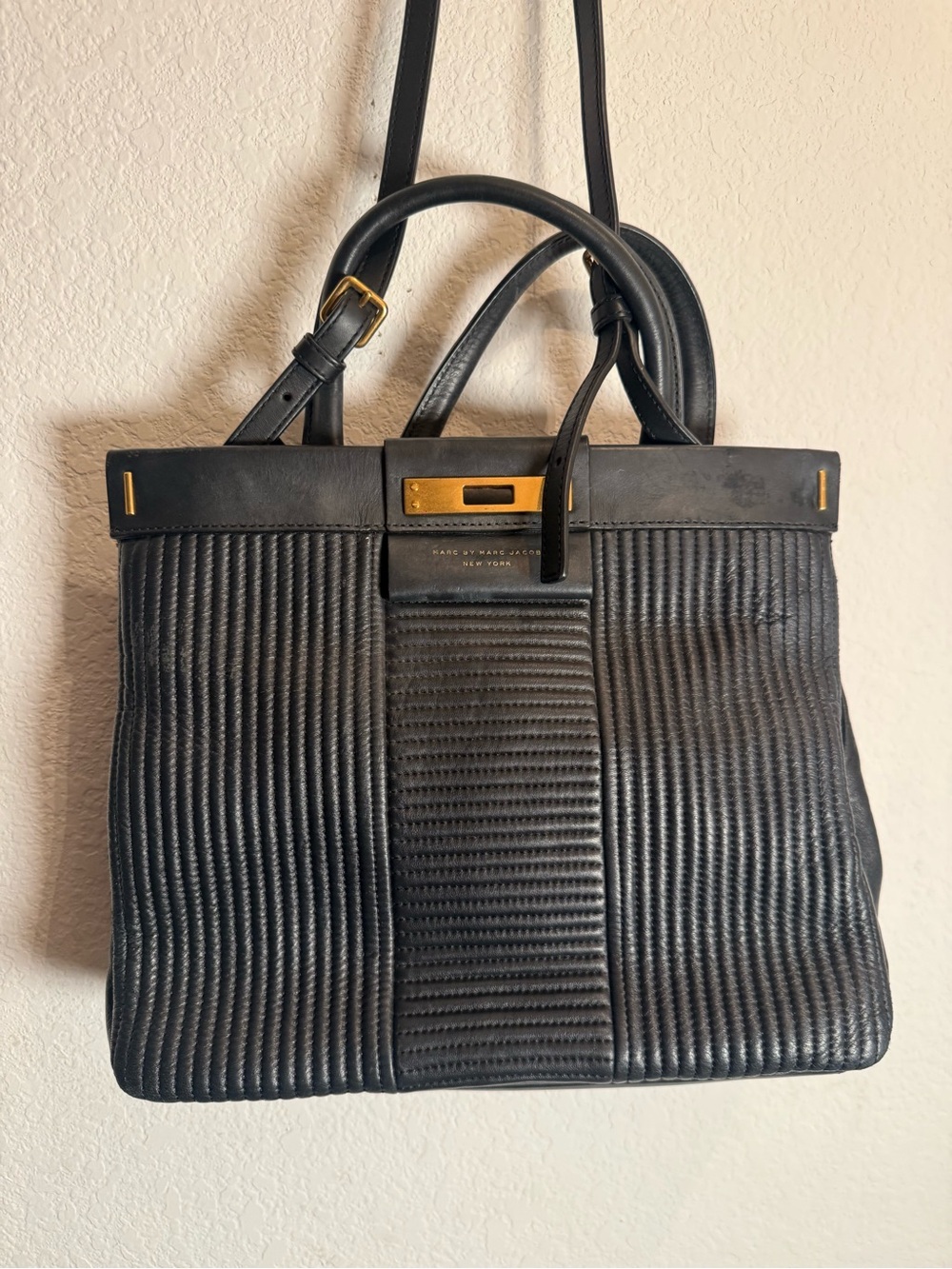 Marc Jacobs black Ribbed Leather Tote Bag with Gold louis christian lv tory